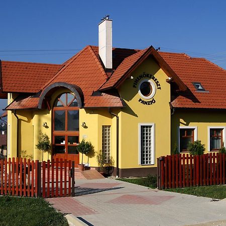 Pihenokereszt Panzio Bed & Breakfast Sopron Exterior photo