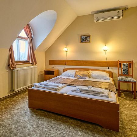 Pihenokereszt Panzio Bed & Breakfast Sopron Exterior photo