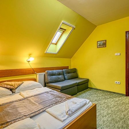 Pihenokereszt Panzio Bed & Breakfast Sopron Exterior photo