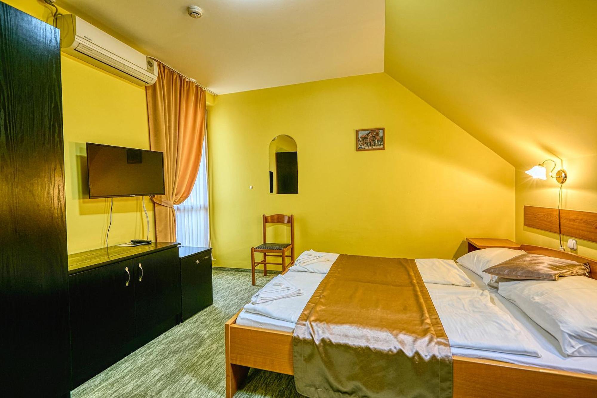 Pihenokereszt Panzio Bed & Breakfast Sopron Exterior photo