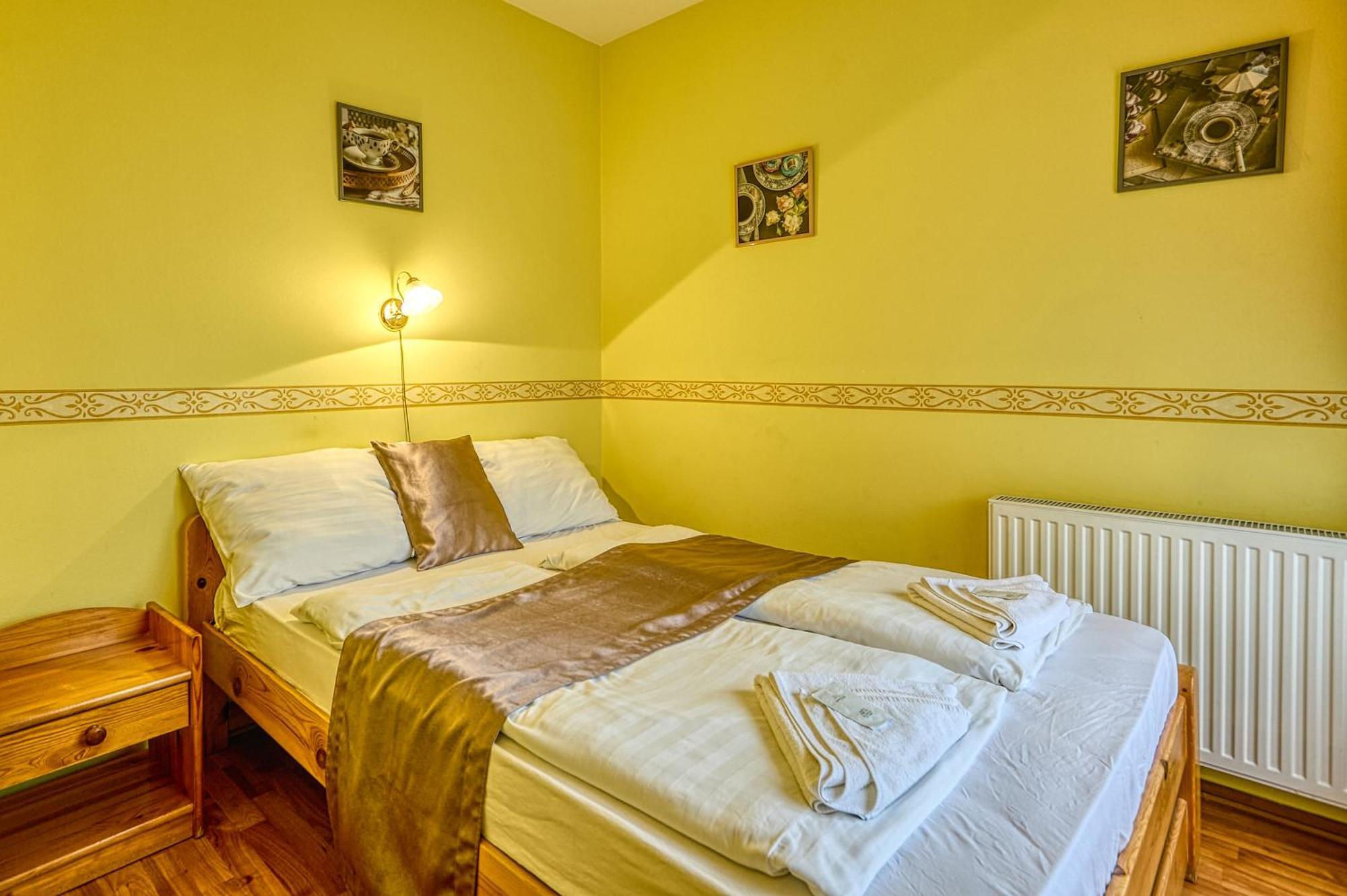 Pihenokereszt Panzio Bed & Breakfast Sopron Exterior photo
