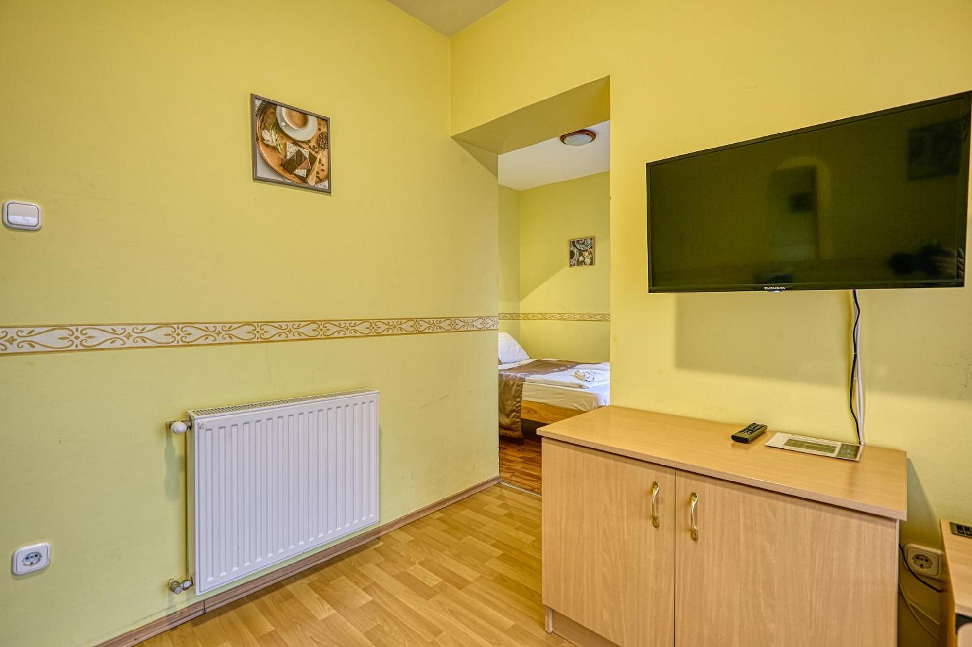 Pihenokereszt Panzio Bed & Breakfast Sopron Exterior photo