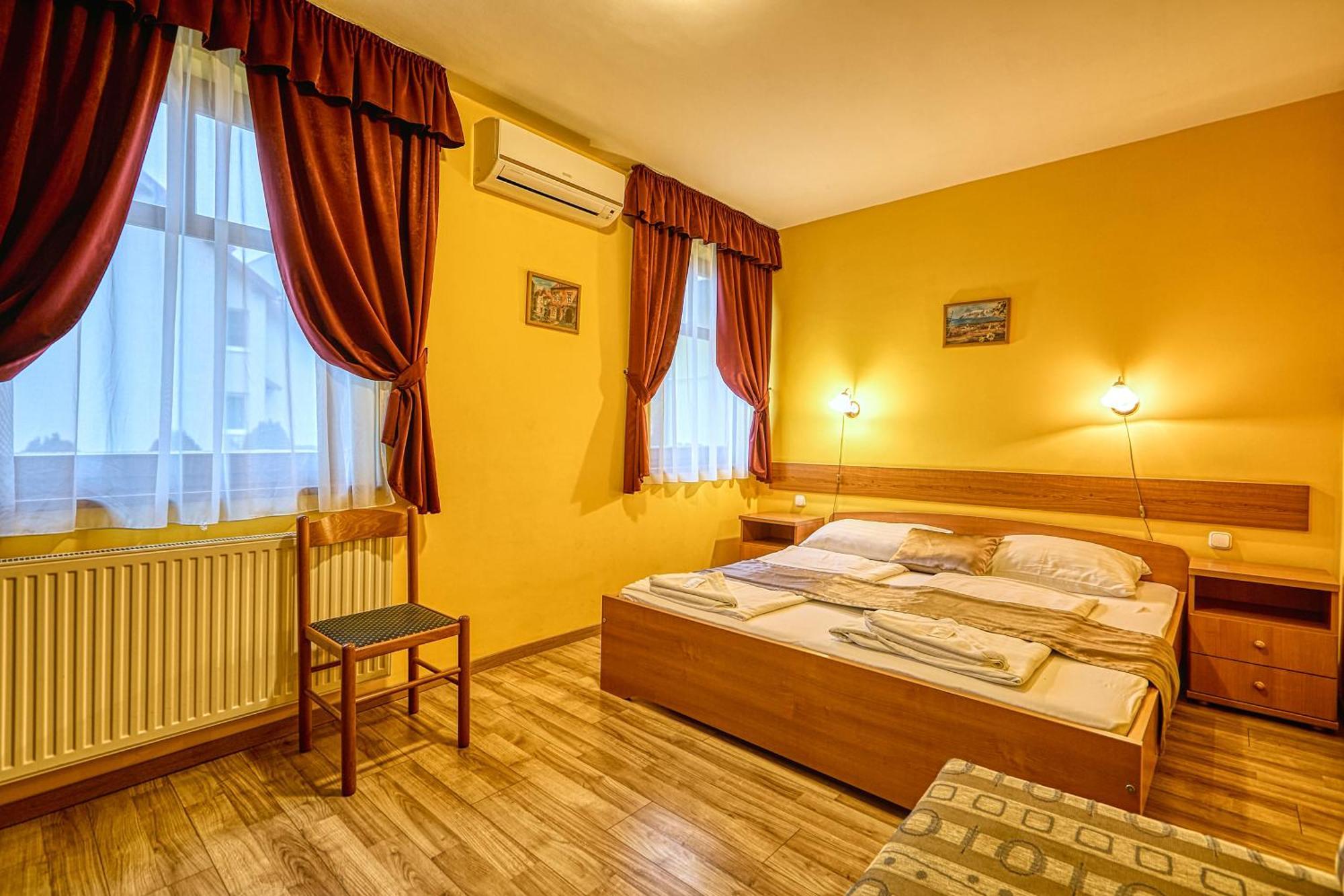 Pihenokereszt Panzio Bed & Breakfast Sopron Exterior photo