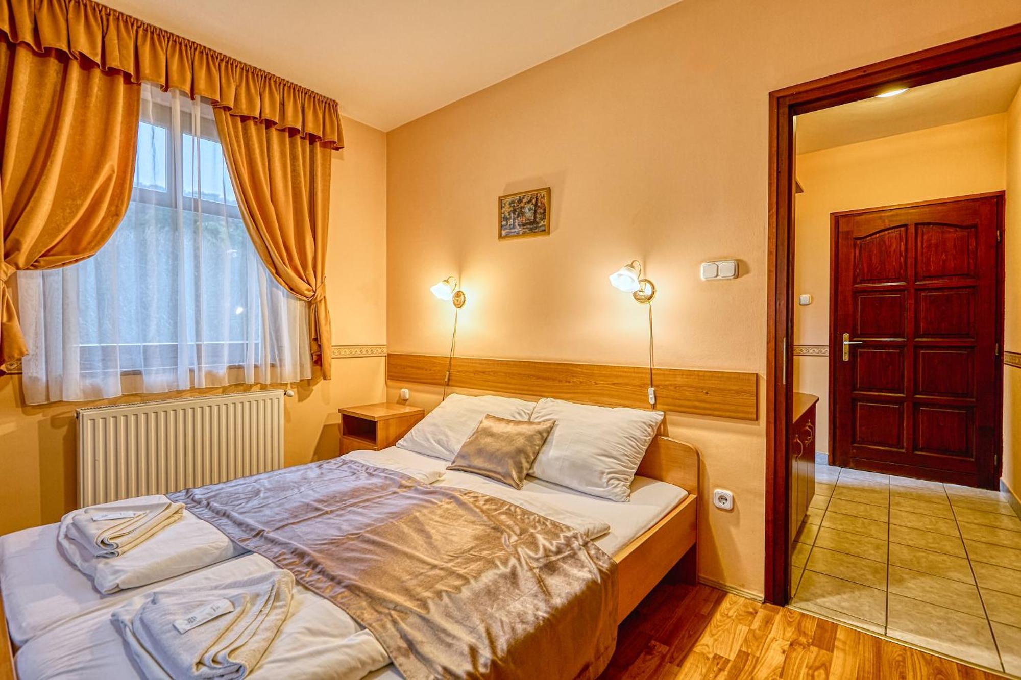 Pihenokereszt Panzio Bed & Breakfast Sopron Exterior photo