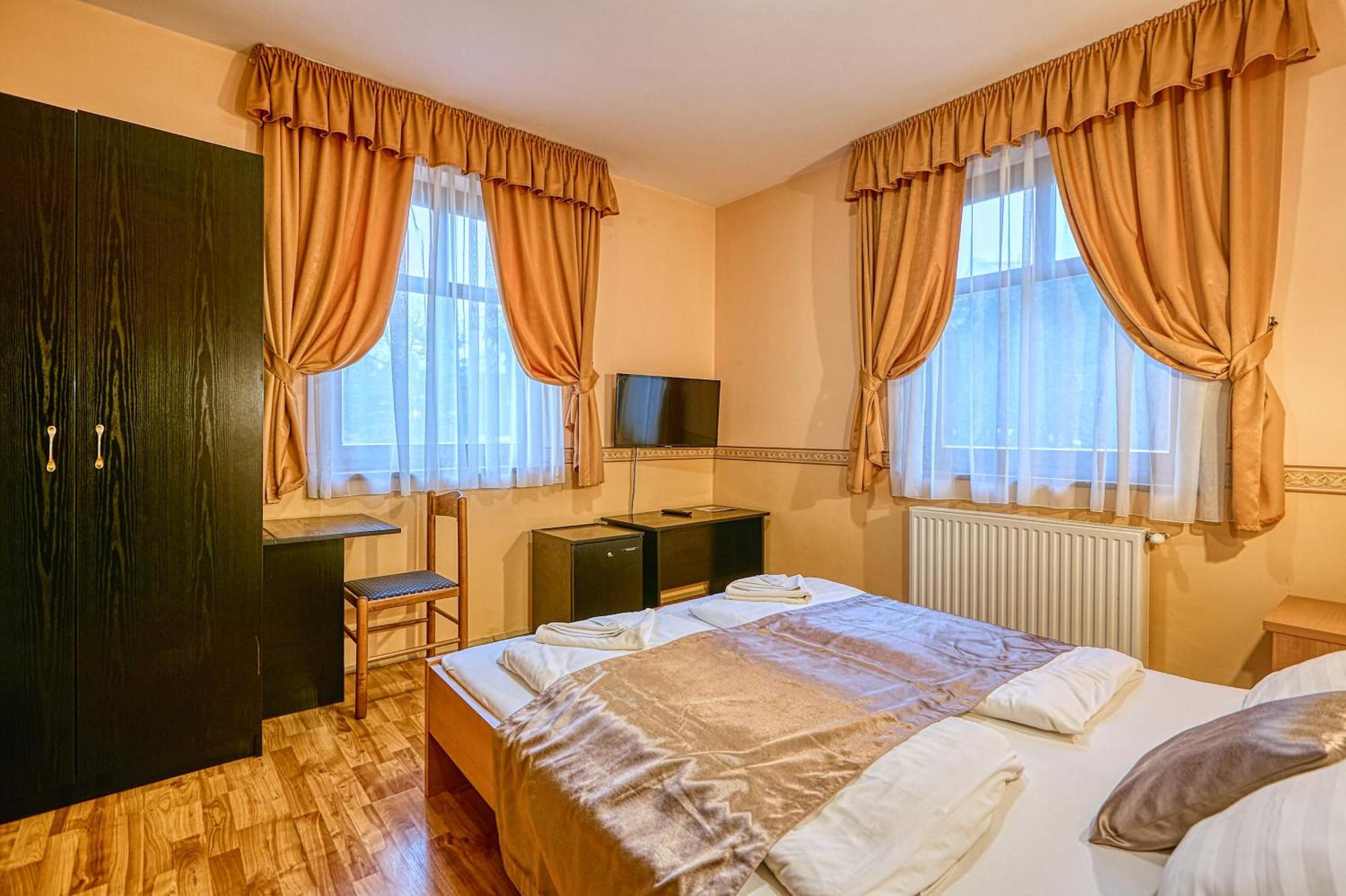 Pihenokereszt Panzio Bed & Breakfast Sopron Exterior photo