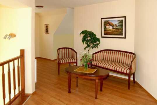 Pihenokereszt Panzio Bed & Breakfast Sopron Exterior photo