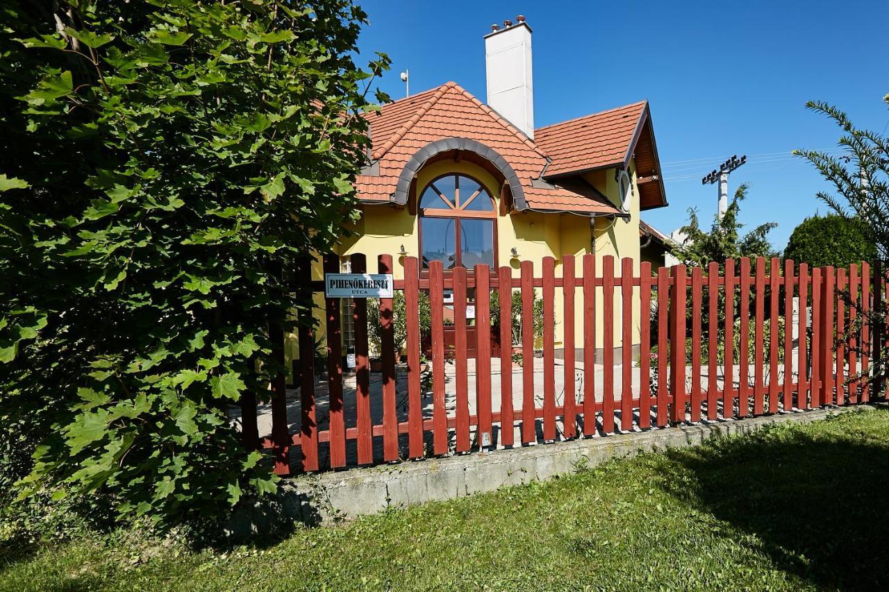 Pihenokereszt Panzio Bed & Breakfast Sopron Exterior photo