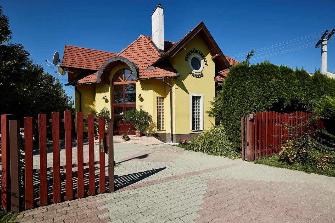 Pihenokereszt Panzio Bed & Breakfast Sopron Exterior photo