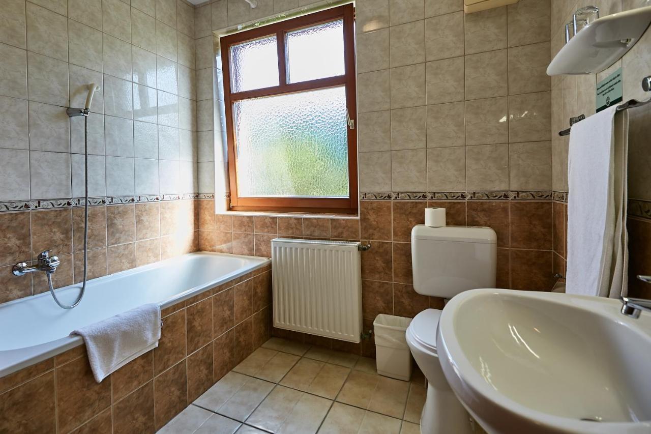 Pihenokereszt Panzio Bed & Breakfast Sopron Exterior photo
